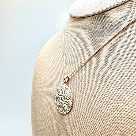 VTG Sterling Silver 925 Scroll Heart Circle Pendant Necklace Size 18" Length - Picture 5 of 16